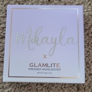 Mikayla x Glamlite Pressed Highlighter